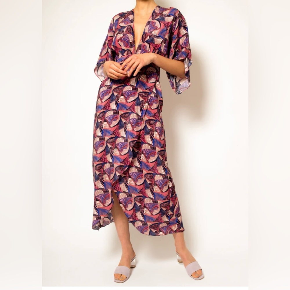 Jaline NWT Women’s Kelly dress- 100% silk, Geo design. Pink/Blue/white. Size SM